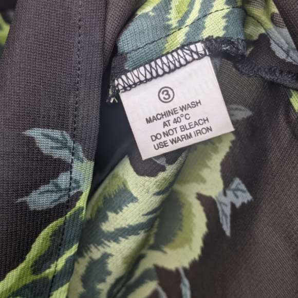 Life Floral Black/Green Semi-Sheer Top 🌿🖤 - Picture 4 of 7